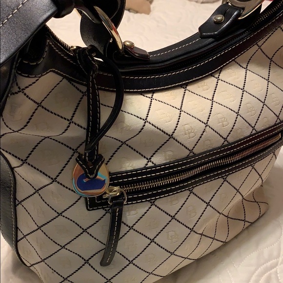 Cream and black Dooney and Bourke purse - Picture 2 of 4